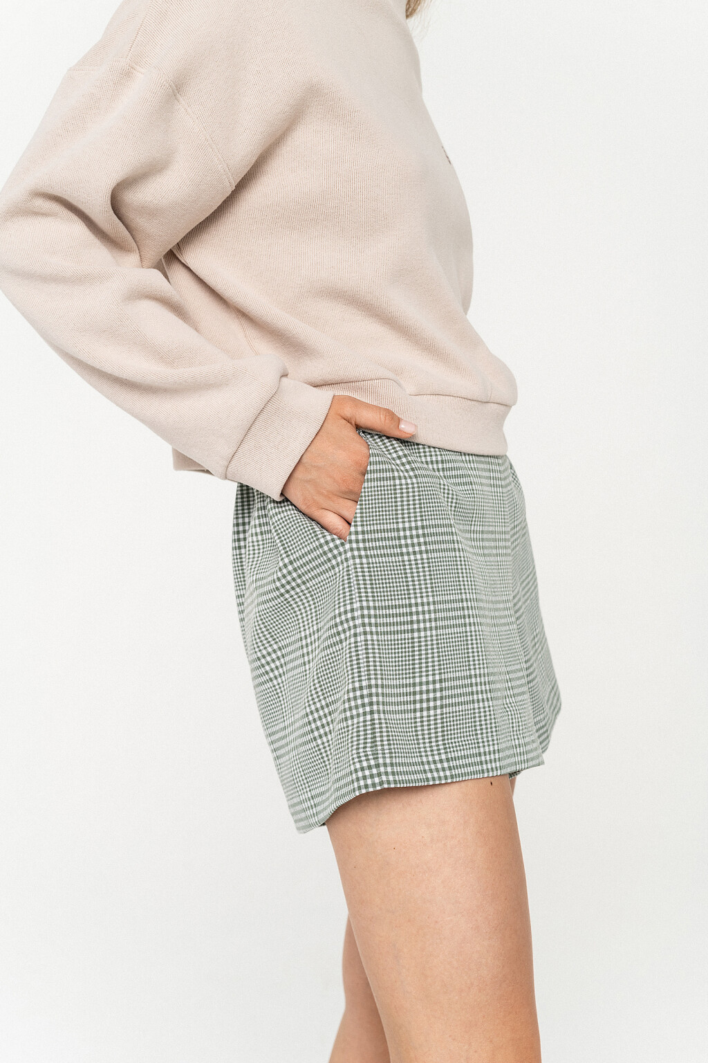 шорты мини с резинкой на поясе сзади - цвет зеленый - 4