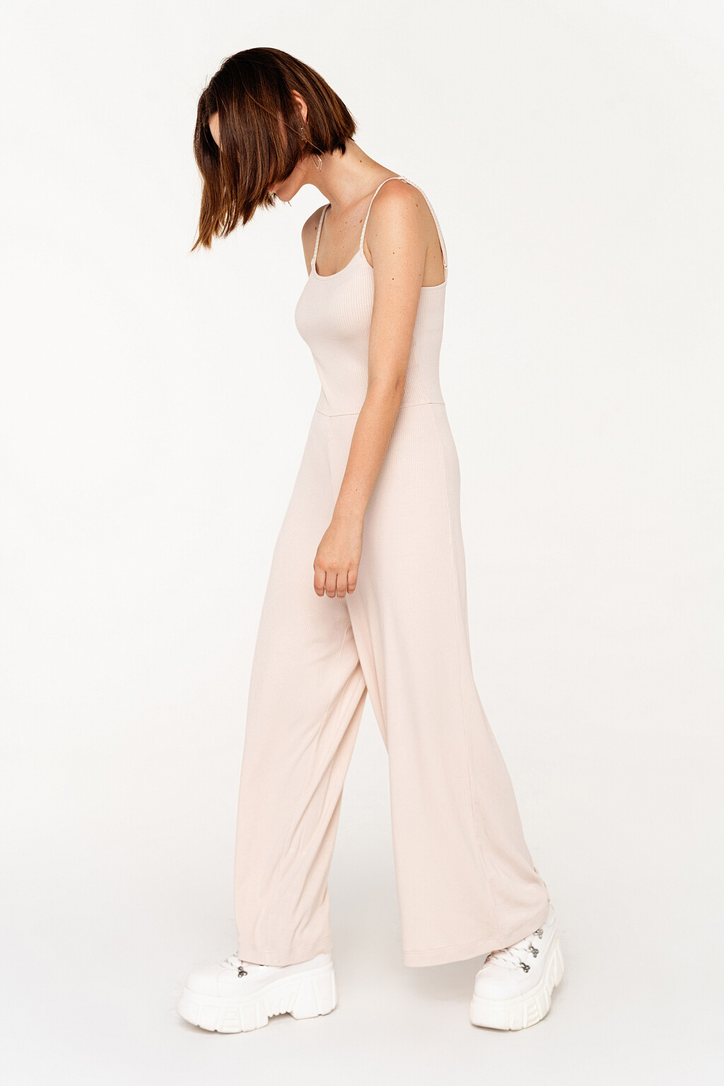 комбинезон длинный в мелкий рубчик на тонких лямках - цвет бежевый - 4