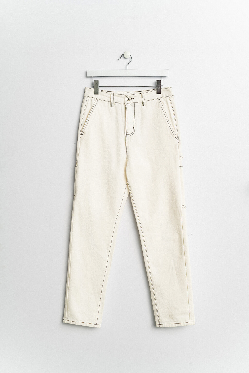 джинсы mom с декоративным хлястиком сзади - цвет белый - 1