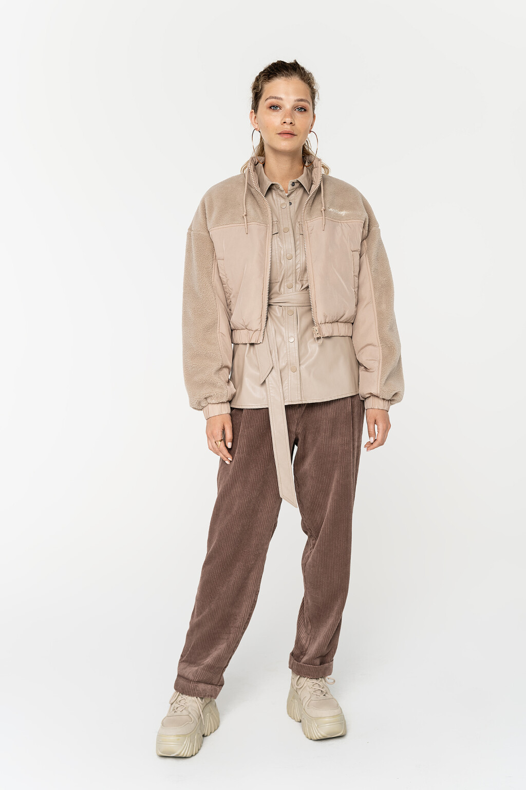 куртка укороченная с наружной отделкой из экомеха - цвет бежевый - 2