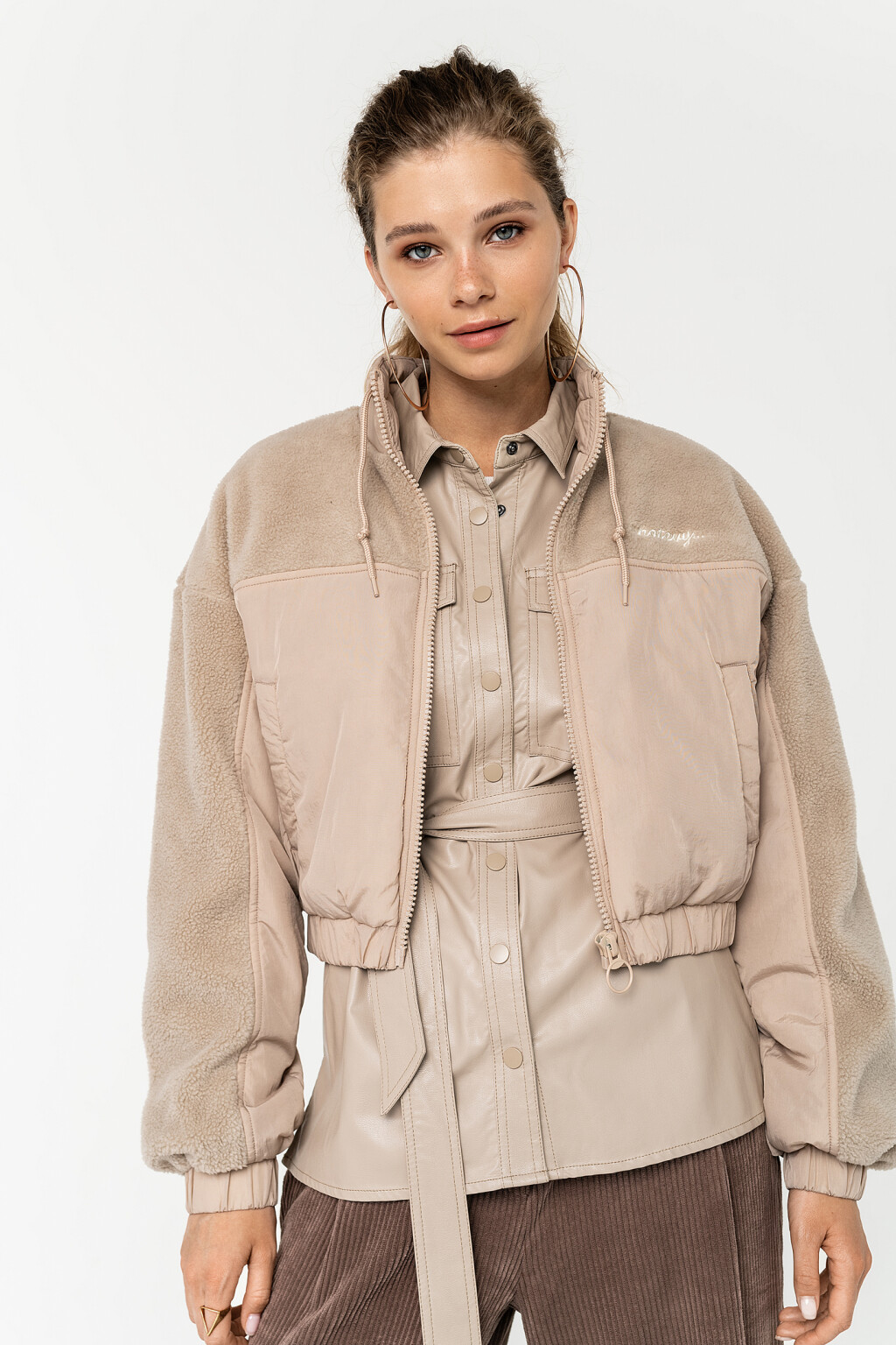 куртка укороченная с наружной отделкой из экомеха - цвет бежевый - 3