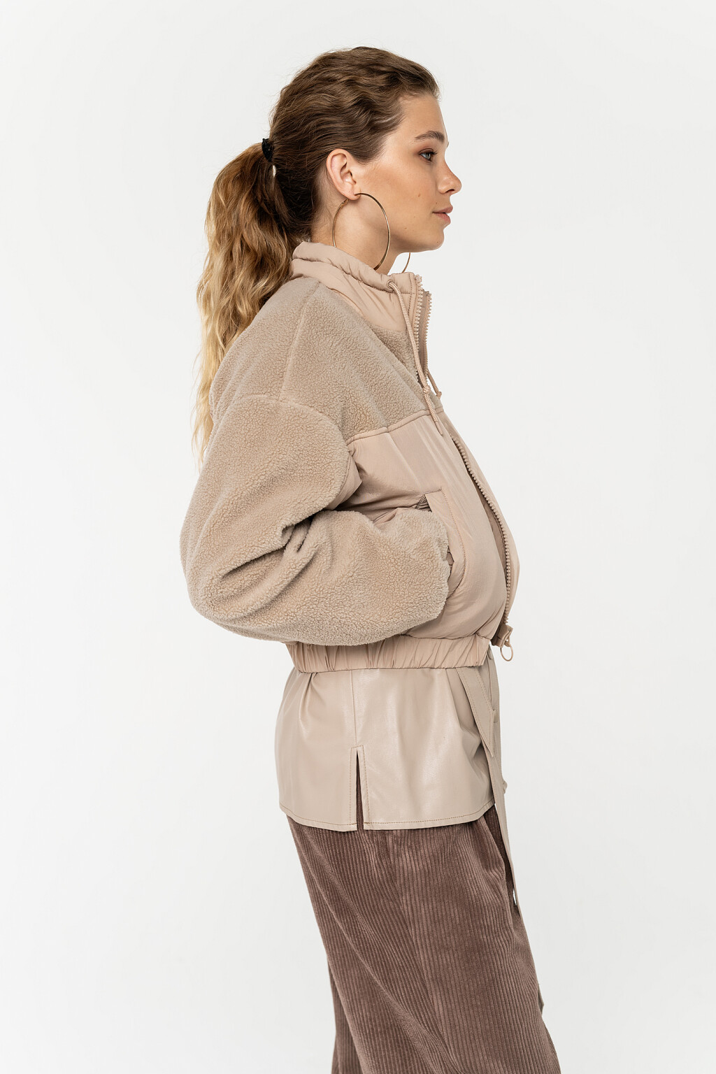 куртка укороченная с наружной отделкой из экомеха - цвет бежевый - 4