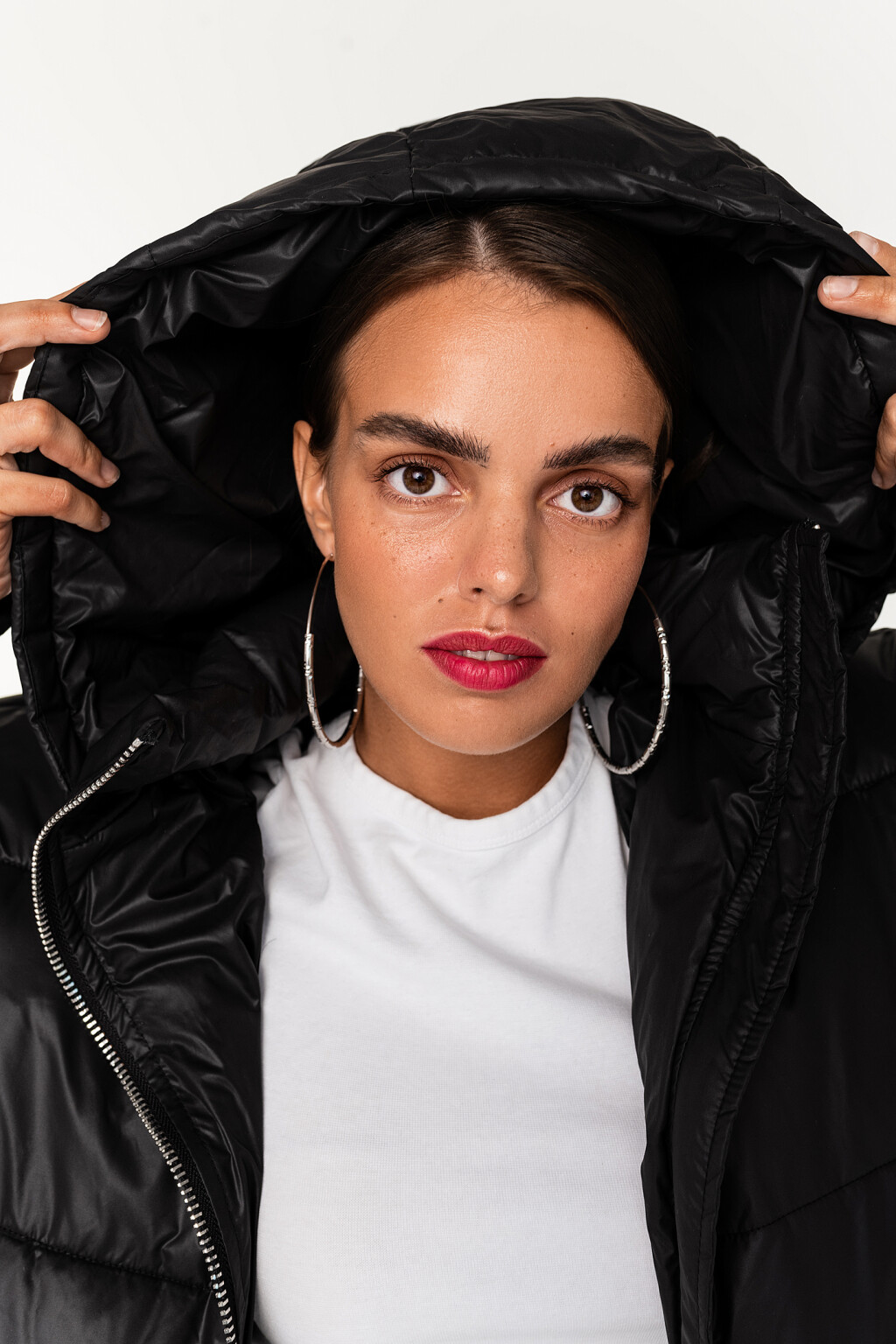 куртка объемная стеганая на утеплителе с капюшоном - цвет черный - 5