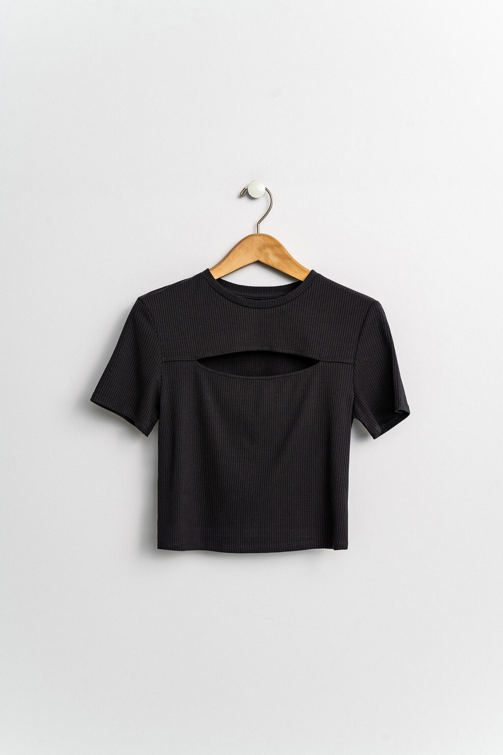 кроп-топ в рубчик с разрезом на груди - цвет серый - 1