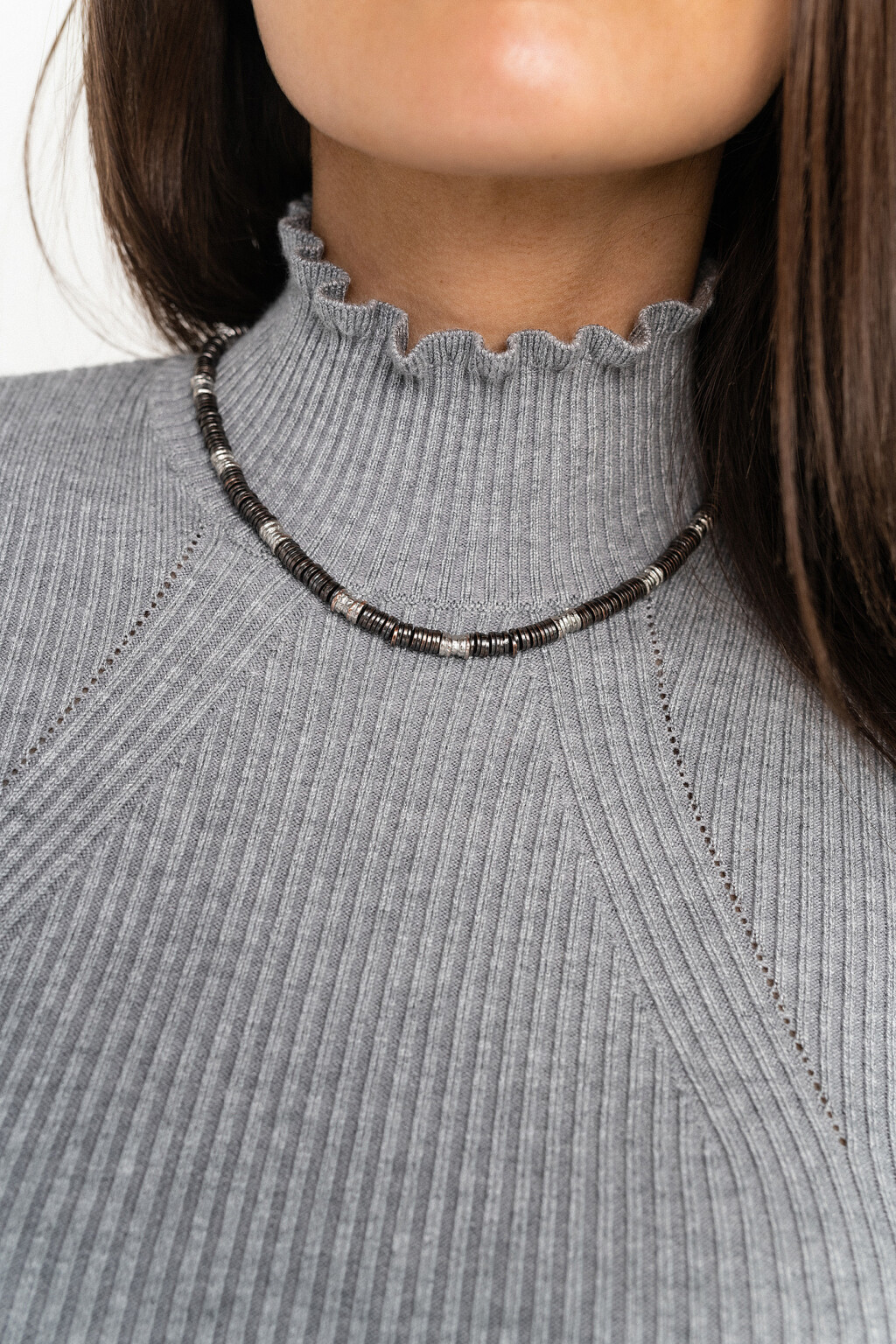 джемпер в рубчик с волнистым воротником-стойкой - цвет серый - 2