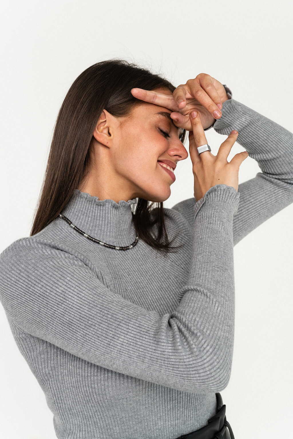 джемпер в рубчик с волнистым воротником-стойкой - цвет серый - 3
