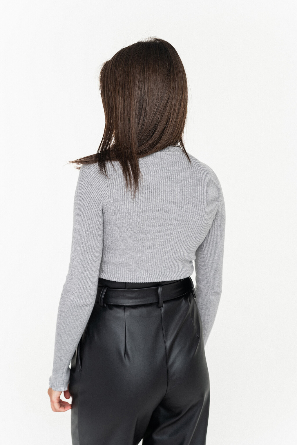 джемпер в рубчик с волнистым воротником-стойкой - цвет серый - 4