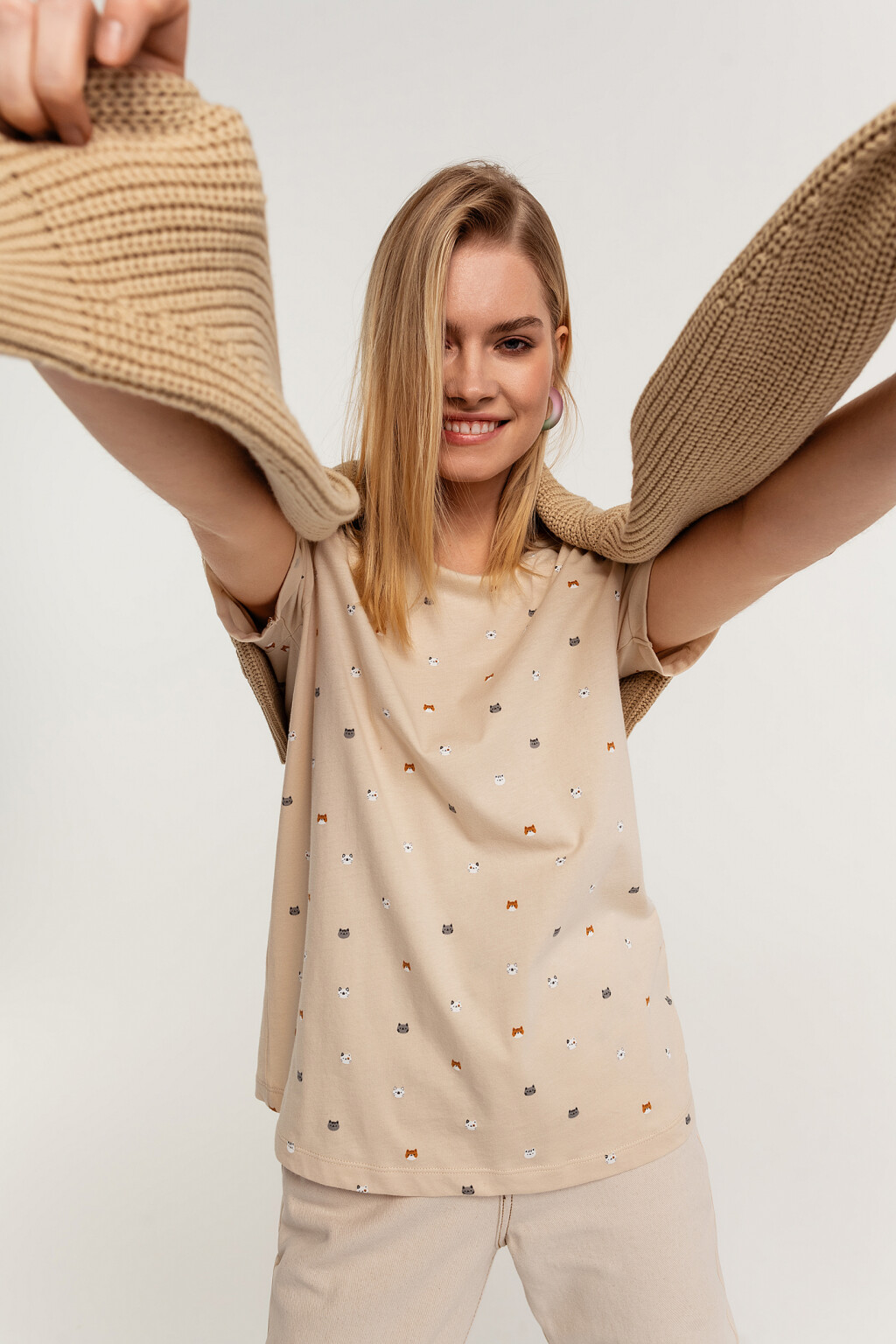 Футболка хлопковая принтованная свободного кроя - цвет белый - 1