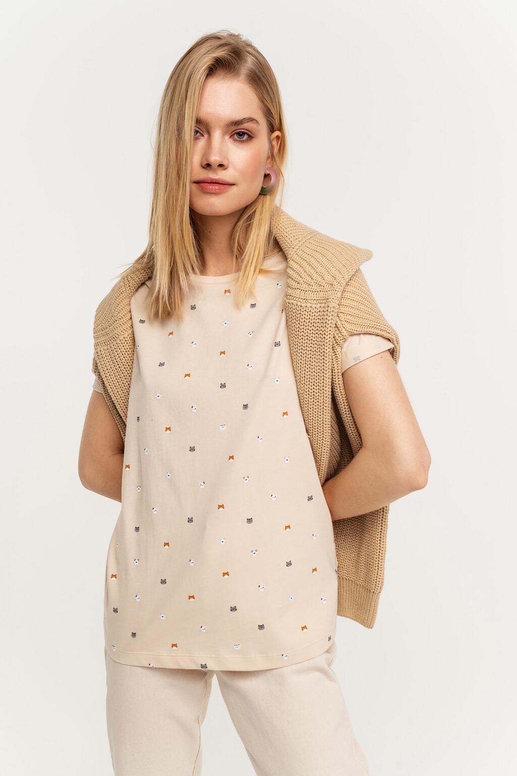 Футболка хлопковая принтованная свободного кроя - цвет белый - 2