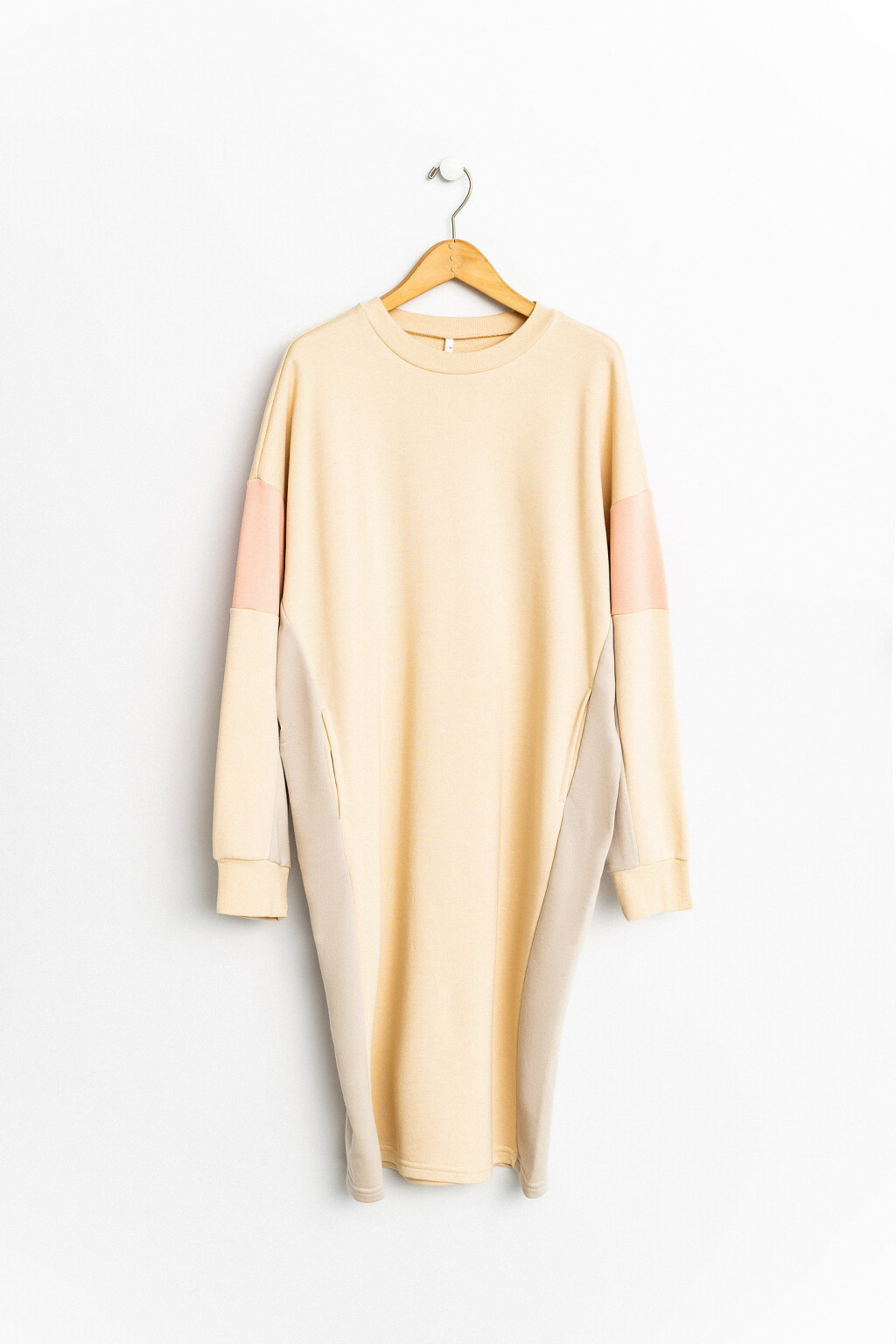 платье длинное трикотажное oversize в спортивном стиле - цвет бежевый - 1