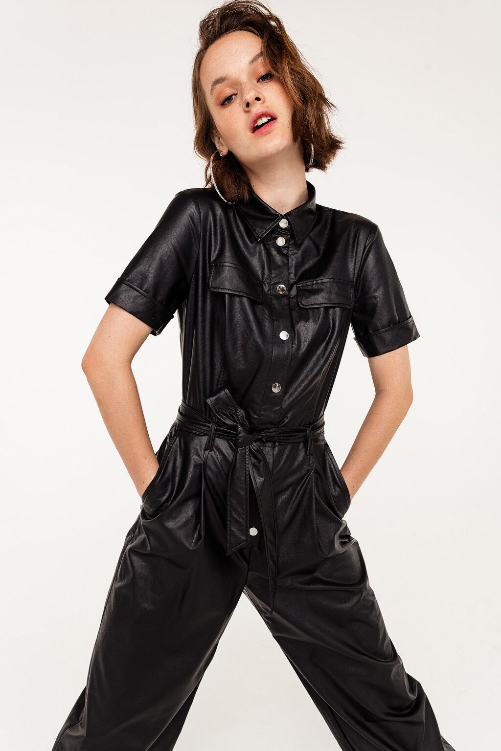 Комбинезон длинный из искусственной кожи с поясом - цвет черный - 3