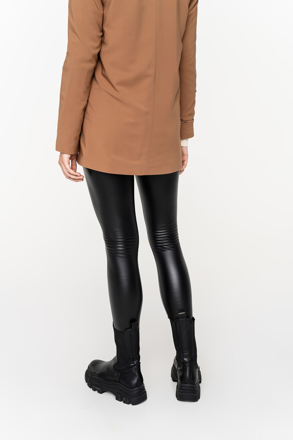 леггинсы с эффектом искусственной кожи - цвет черный - 3