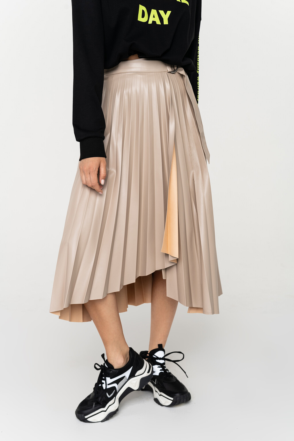 юбка плиссированная из экокожи с асимметричным запахом - цвет бежевый - 2