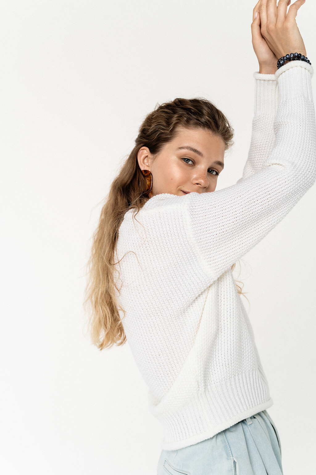 свитер вязаный с воротником-стойкой - цвет белый - 3