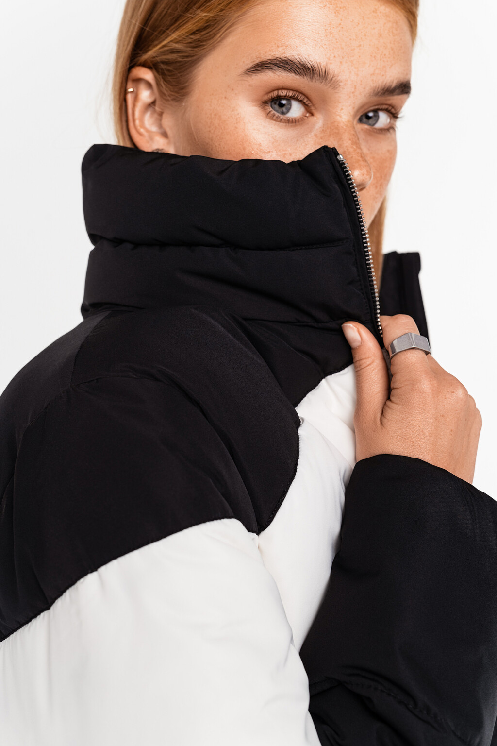 куртка утепленная в стиле колор-блок на молнии - цвет черный - 5