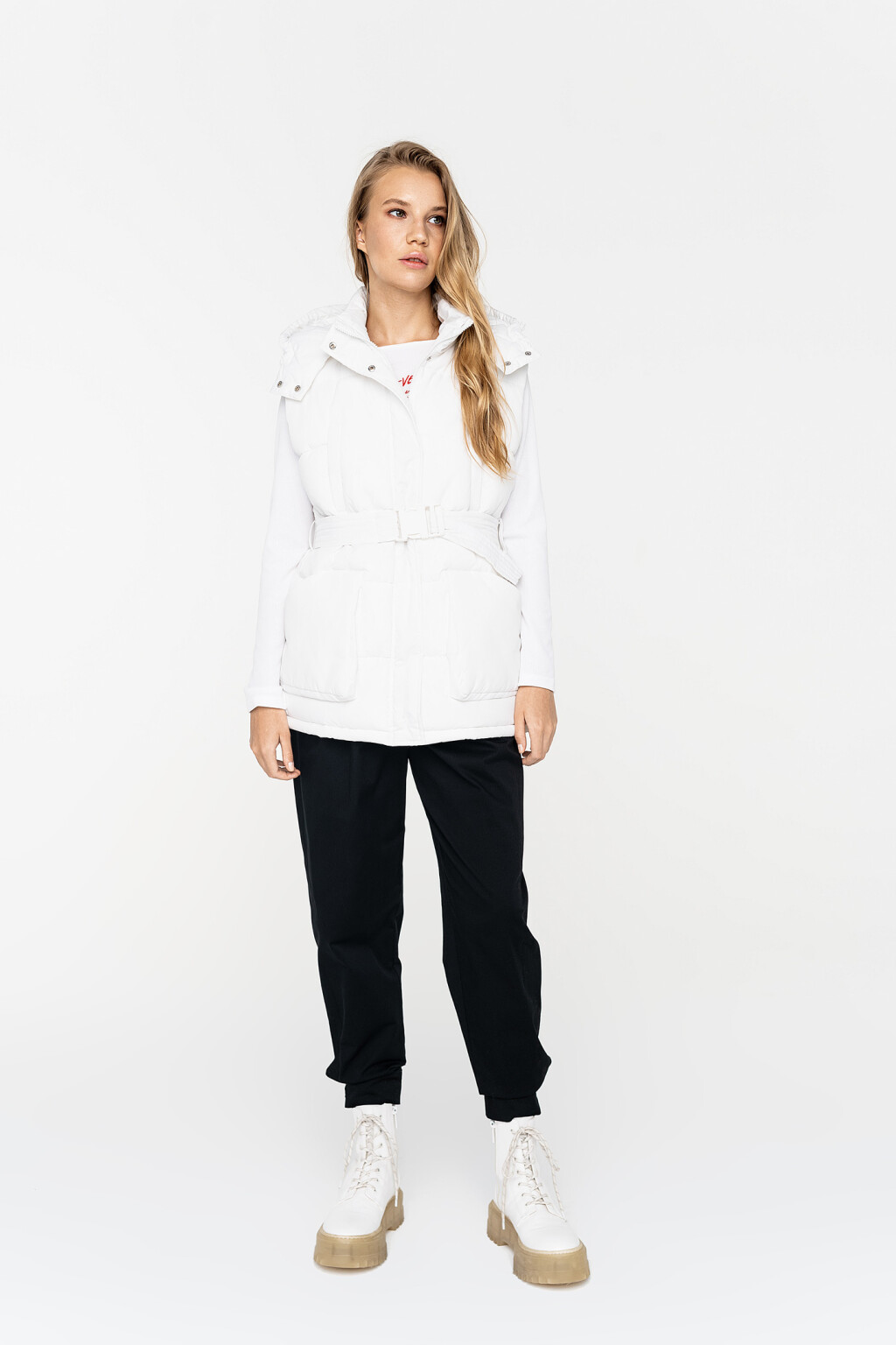 жилет утепленный с капюшоном и поясом на карабине - цвет бежевый - 2