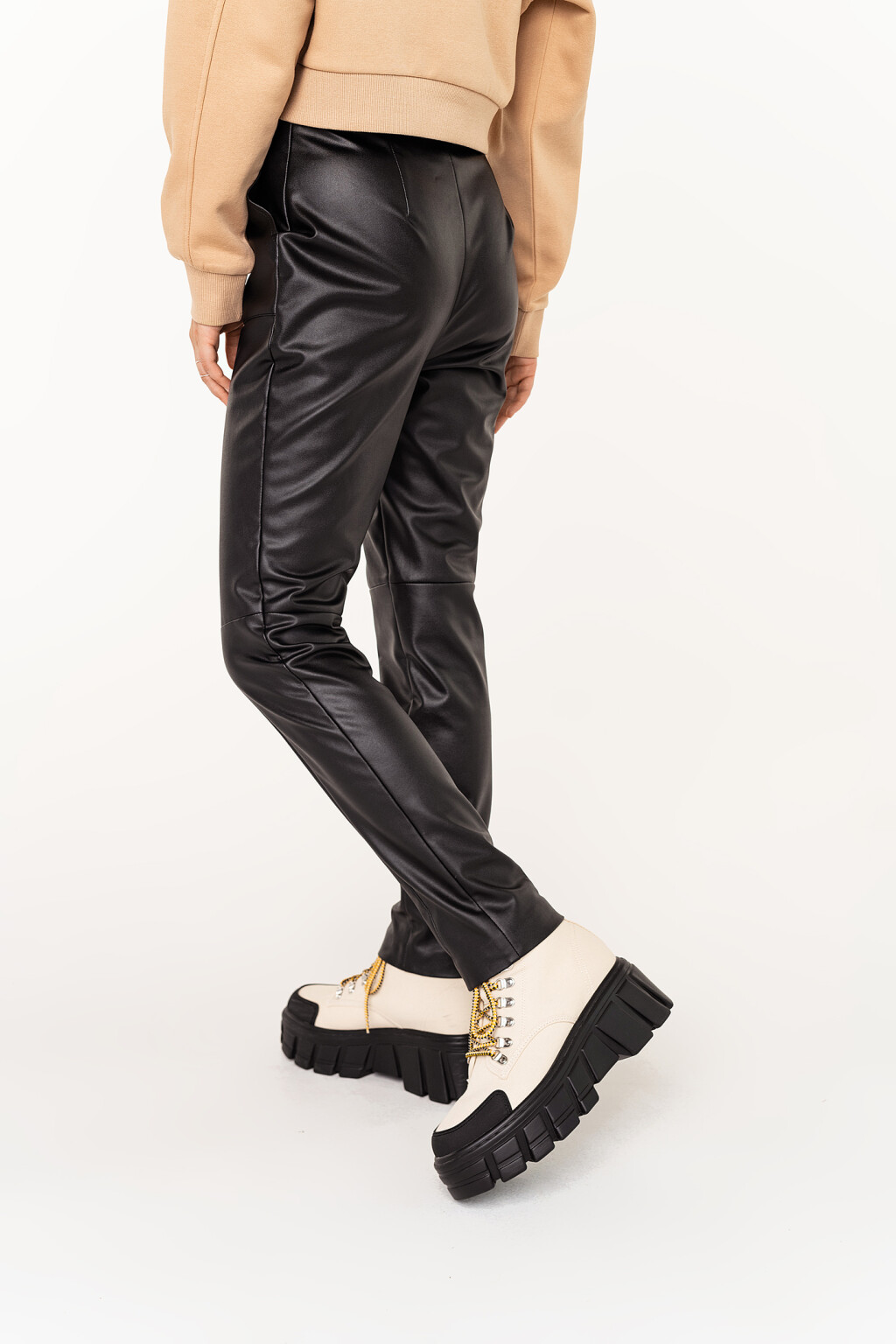 брюки slim из искусственной кожи - цвет черный - 5