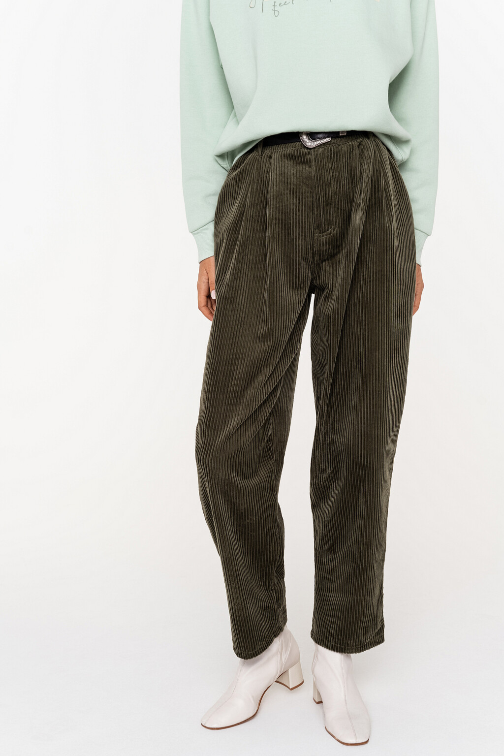 Брюки вельветовые с защипами у пояса спереди - цвет зеленый - 1