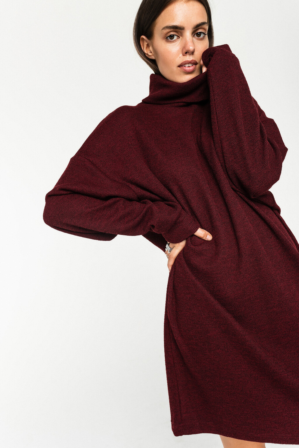платье oversize трикотажное с высоким воротом - цвет бордовый - 1