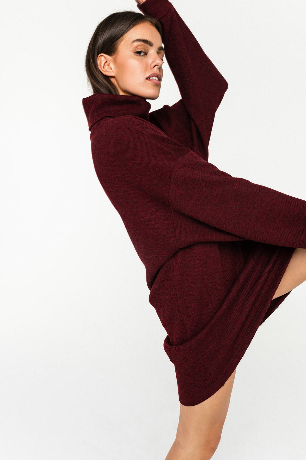 платье oversize трикотажное с высоким воротом - цвет бордовый - 2