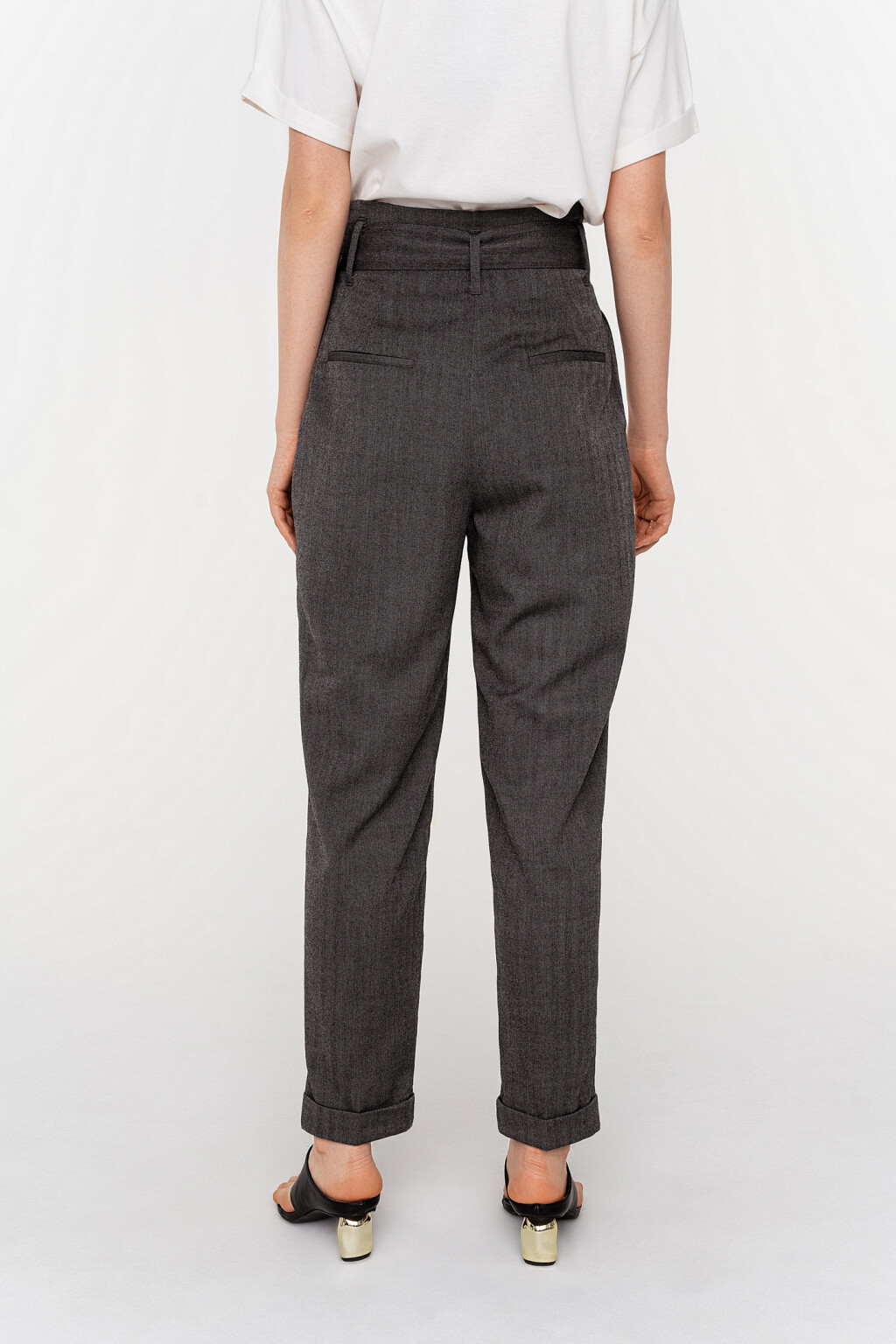 брюки-бананы из ткани в елочку с ремнем - цвет серый - 3