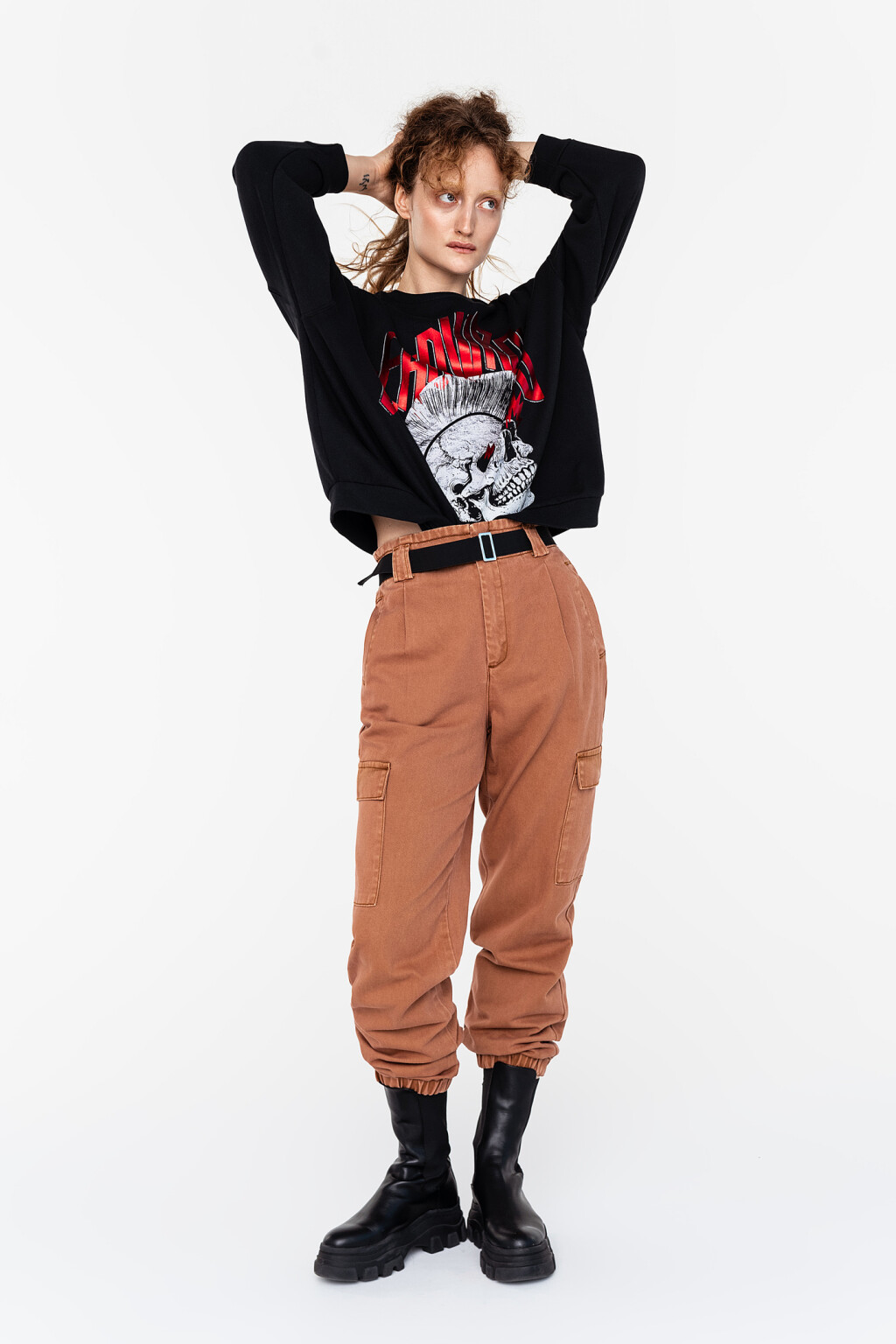 джинсы-карго с ремнем и штанинами на резинке - цвет коричневый - 1