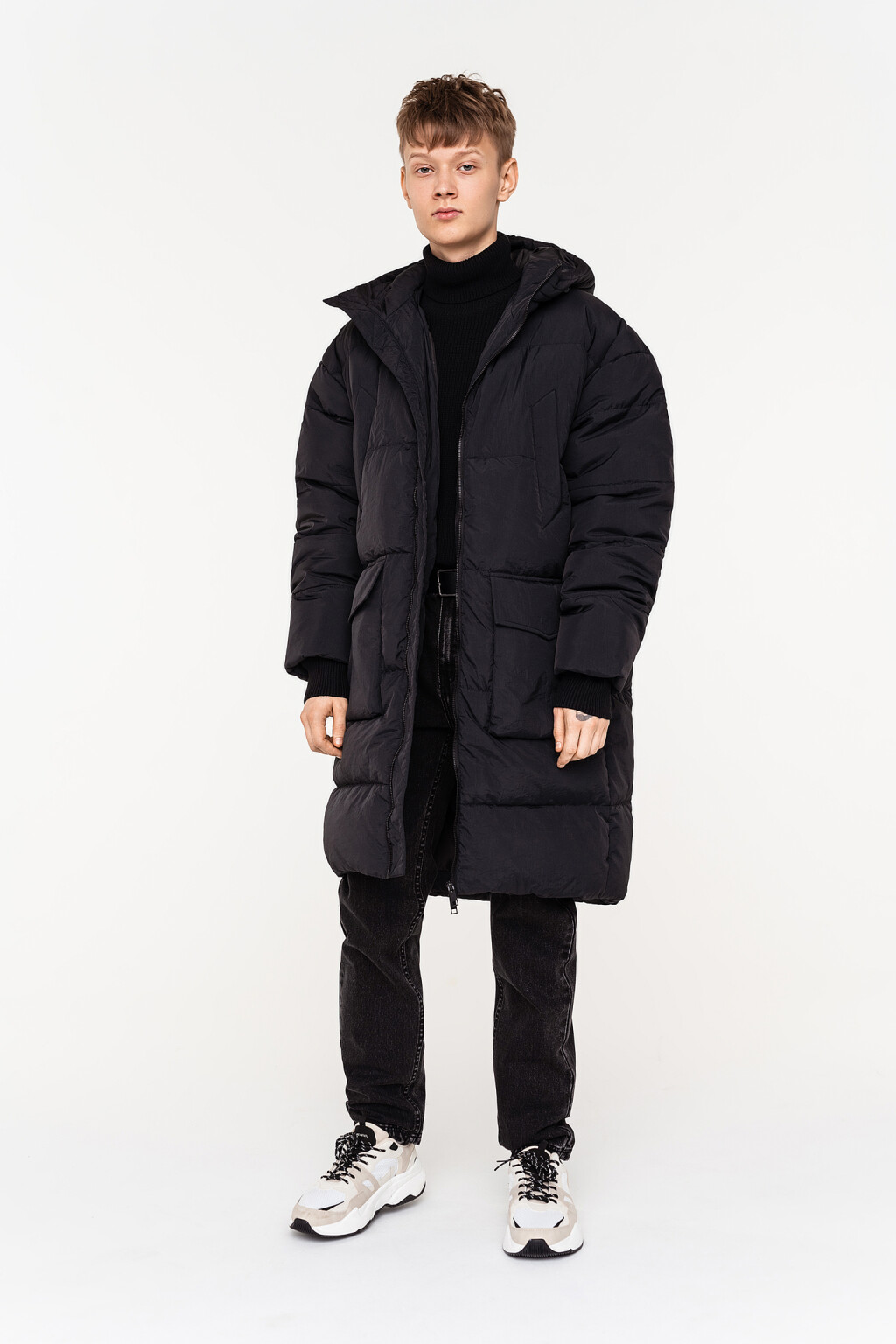 пуховик объемный удлиненный с капюшоном - цвет черный - 1