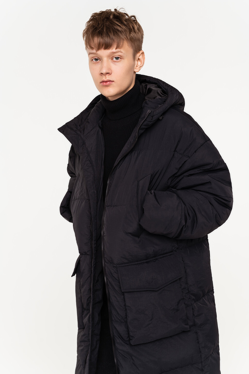 пуховик объемный удлиненный с капюшоном - цвет черный - 2
