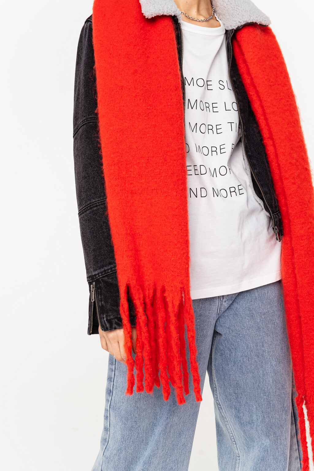 Шарф вязаный из пушистой пряжи - цвет красный - 2