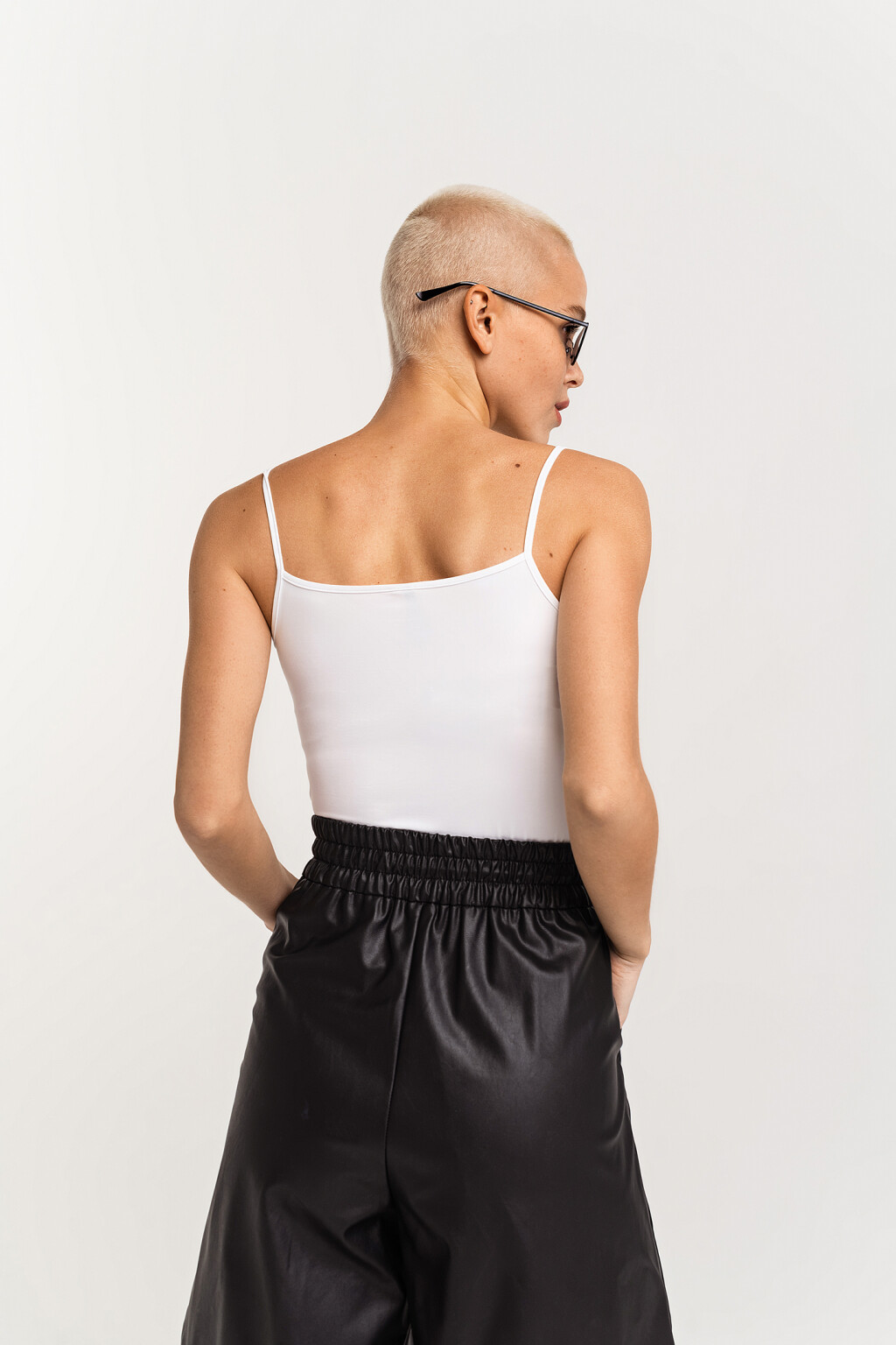 Майка спортивная на тонких бретелях - цвет белый - 5