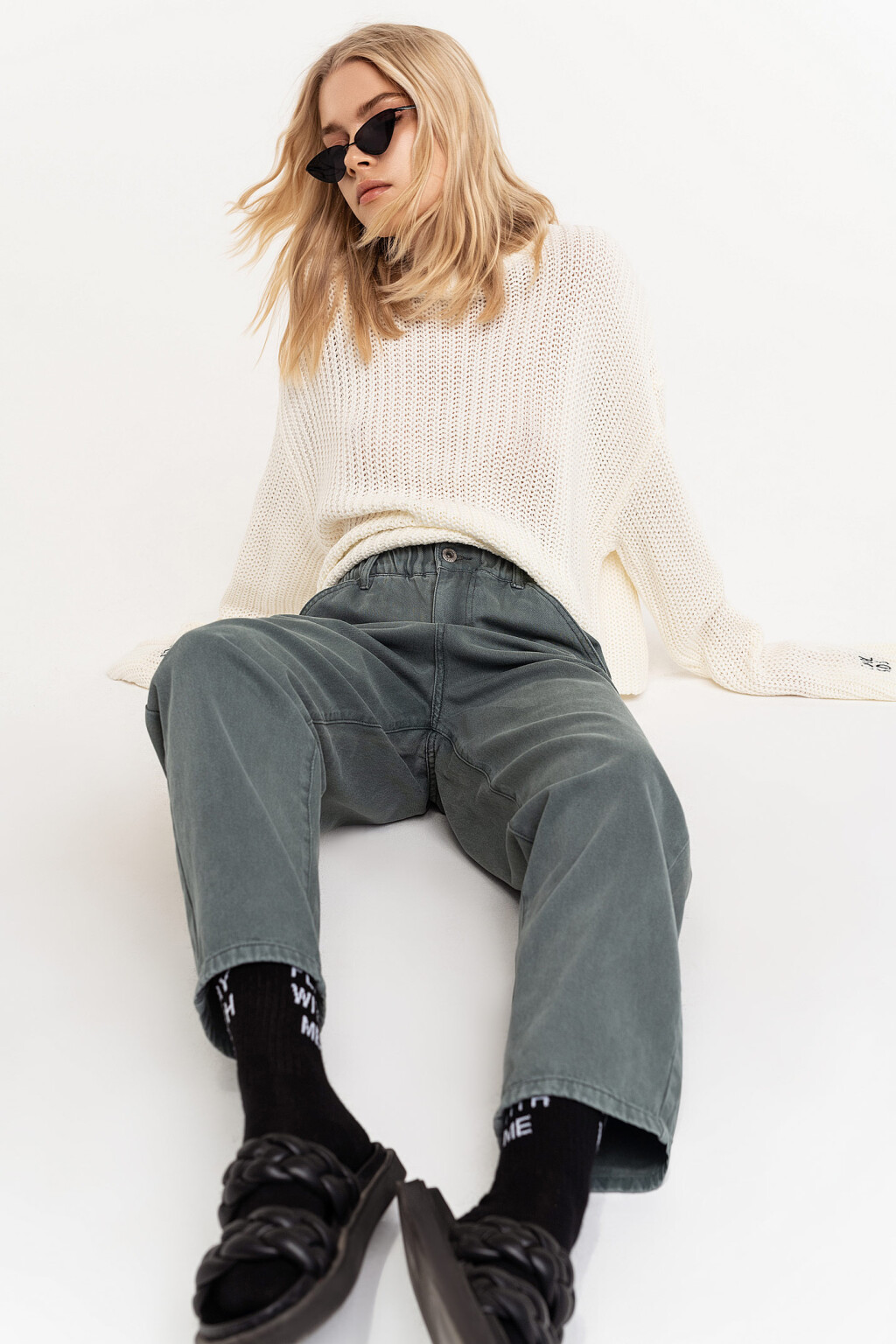 Джинсы свободного кроя с талией paperbag на резинке - цвет серый - 4