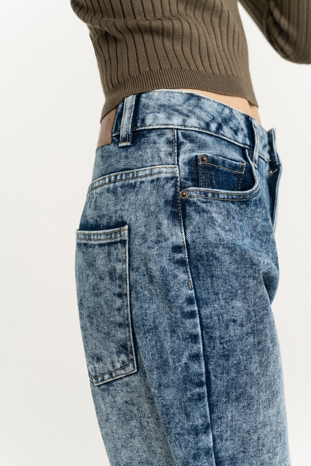 Джинсы mom с пятью карманами - цвет голубой - 4