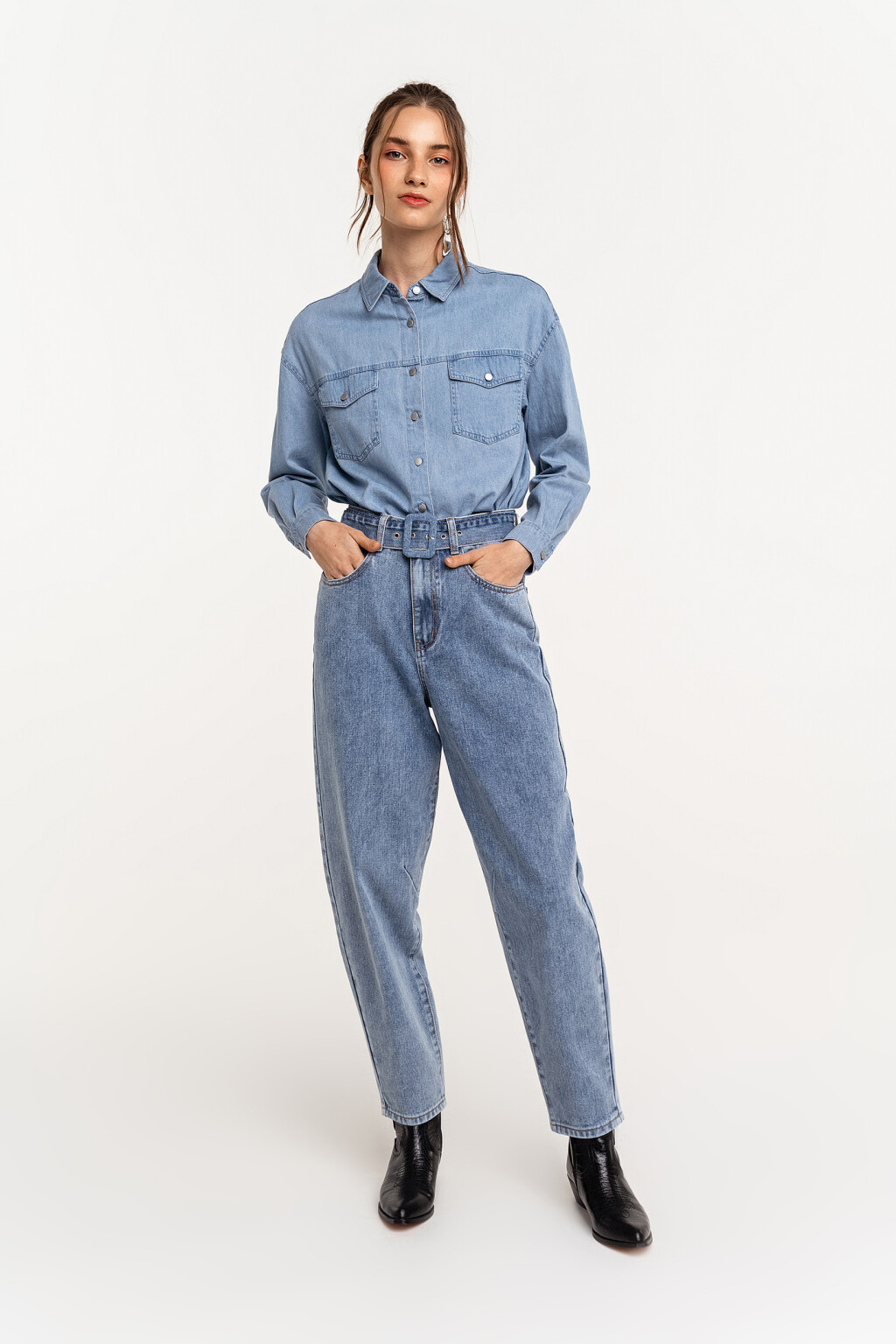 Джинсы-бананы с широким ремнем и прямоугольной пряжкой - цвет голубой - 1