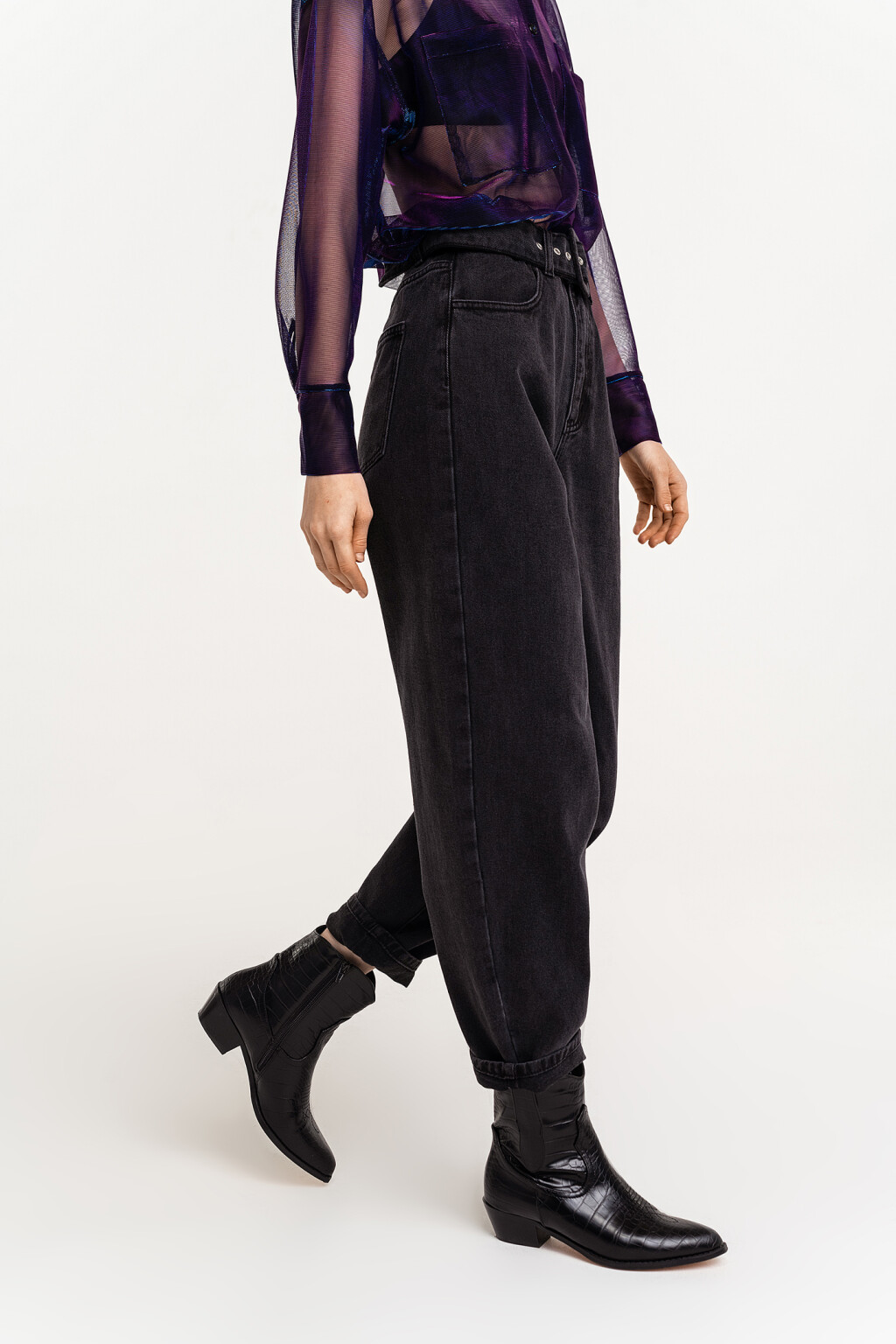 Джинсы-бананы с широким ремнем и прямоугольной пряжкой - цвет черный - 3