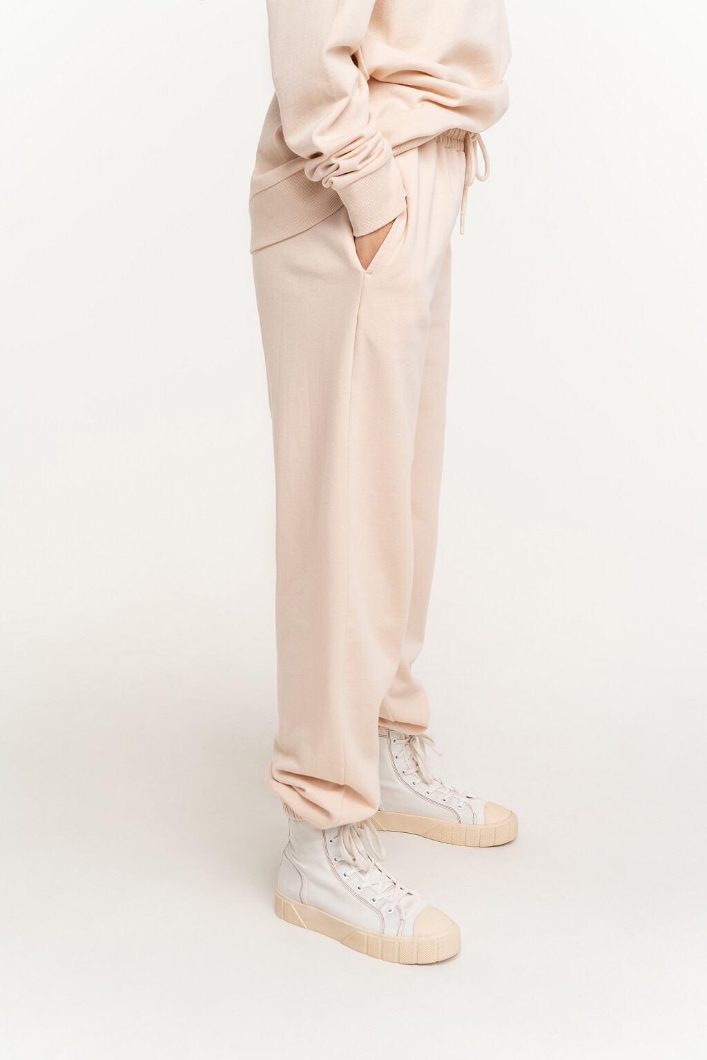 брюки-джоггеры утепленные с принтом - цвет белый - 2