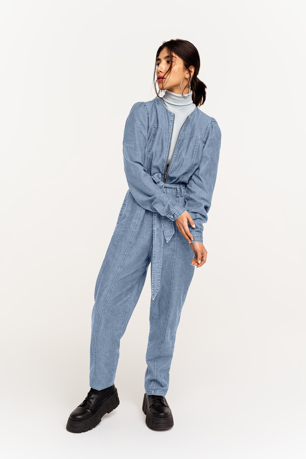 Комбинезон длинный джинсовый на молнии - цвет голубой - 1