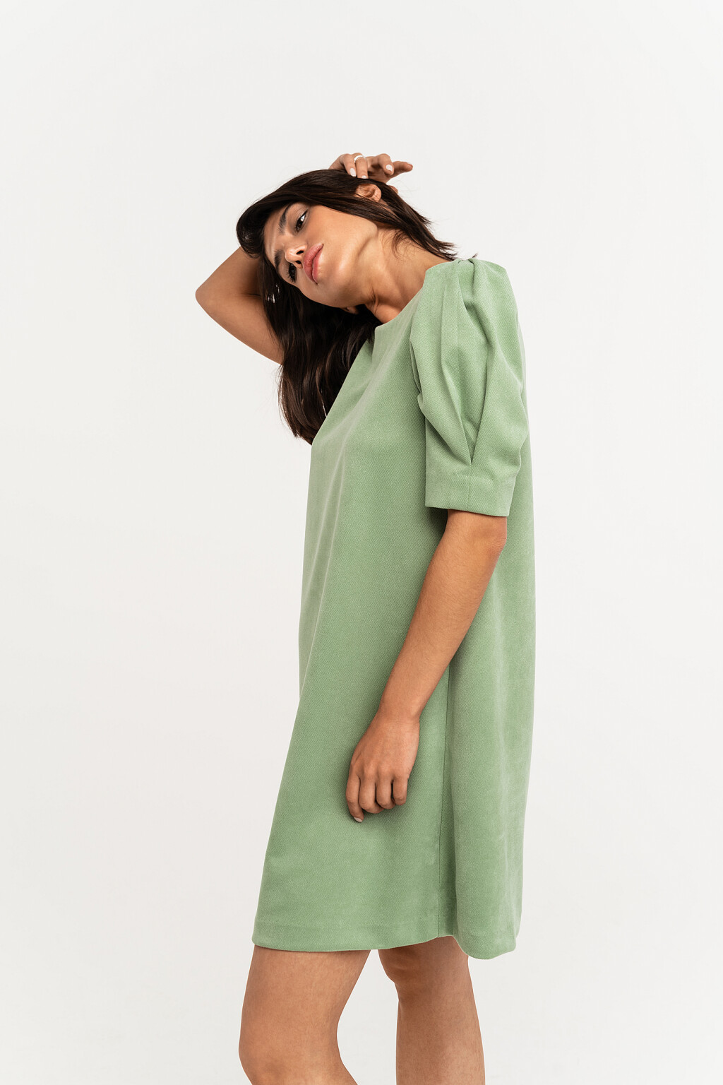 Платье мини свободного кроя с рукавами-фонариками - цвет зеленый - 2