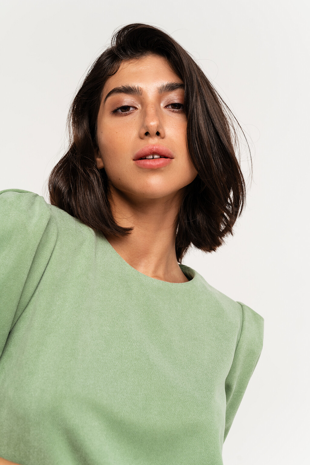 Платье мини свободного кроя с рукавами-фонариками - цвет зеленый - 3