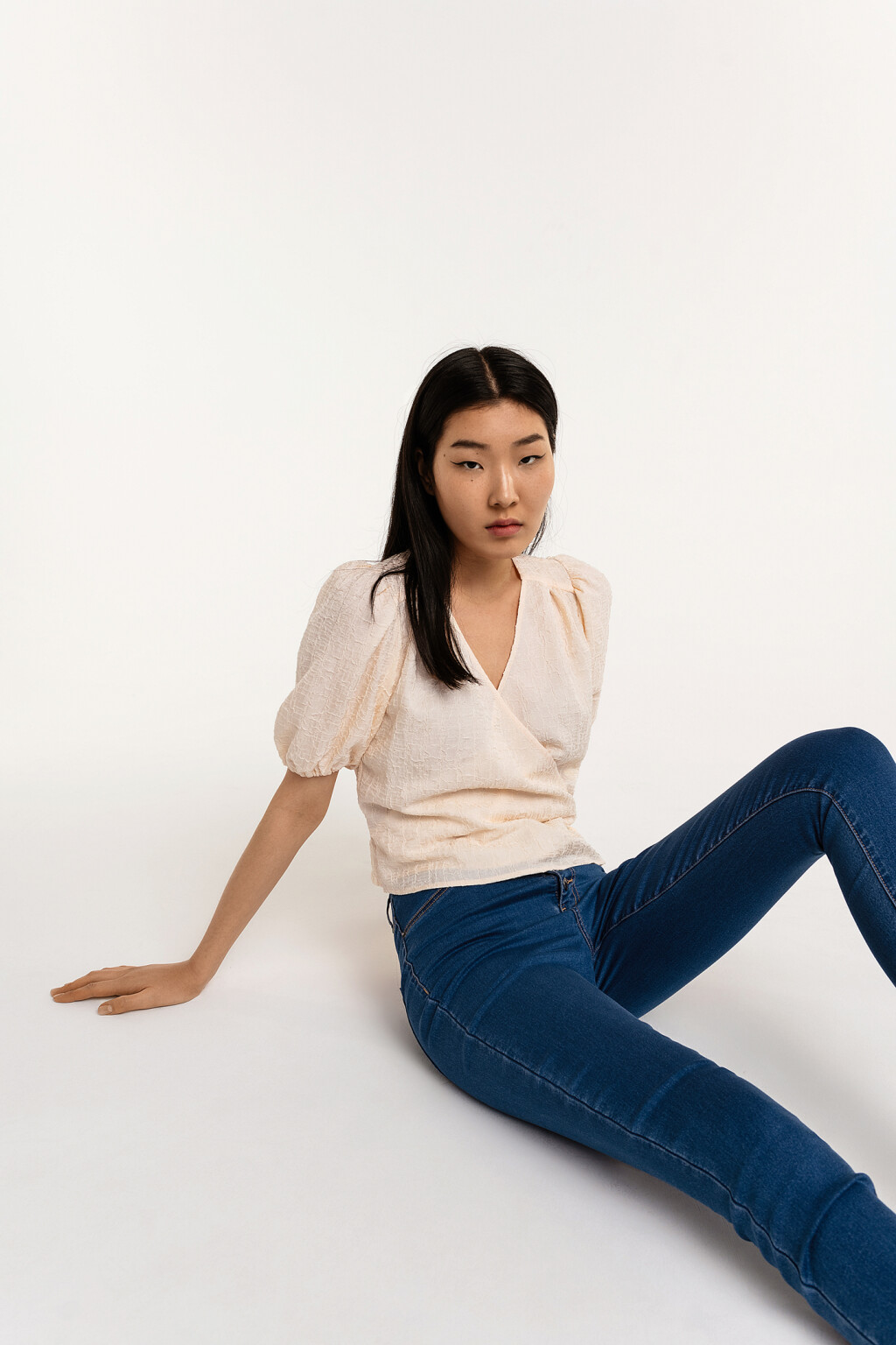 блузка на запах с рукавами-фонариками - цвет белый - 1