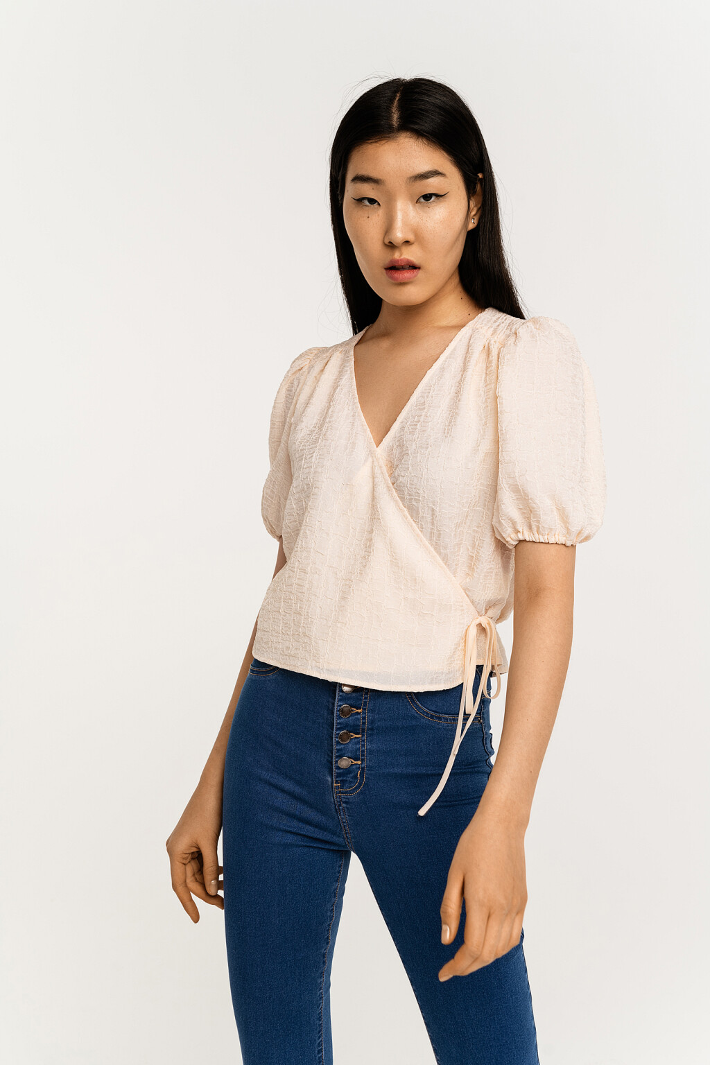 блузка на запах с рукавами-фонариками - цвет белый - 2