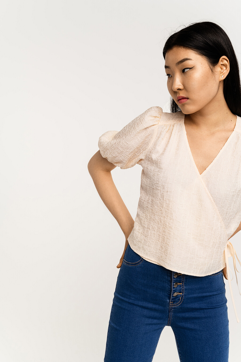 блузка на запах с рукавами-фонариками - цвет белый - 3