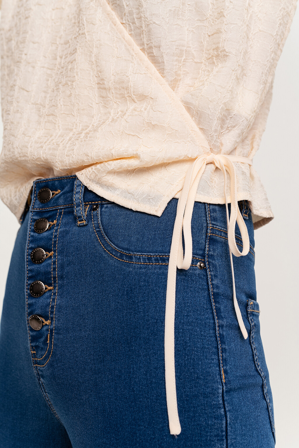 блузка на запах с рукавами-фонариками - цвет белый - 4