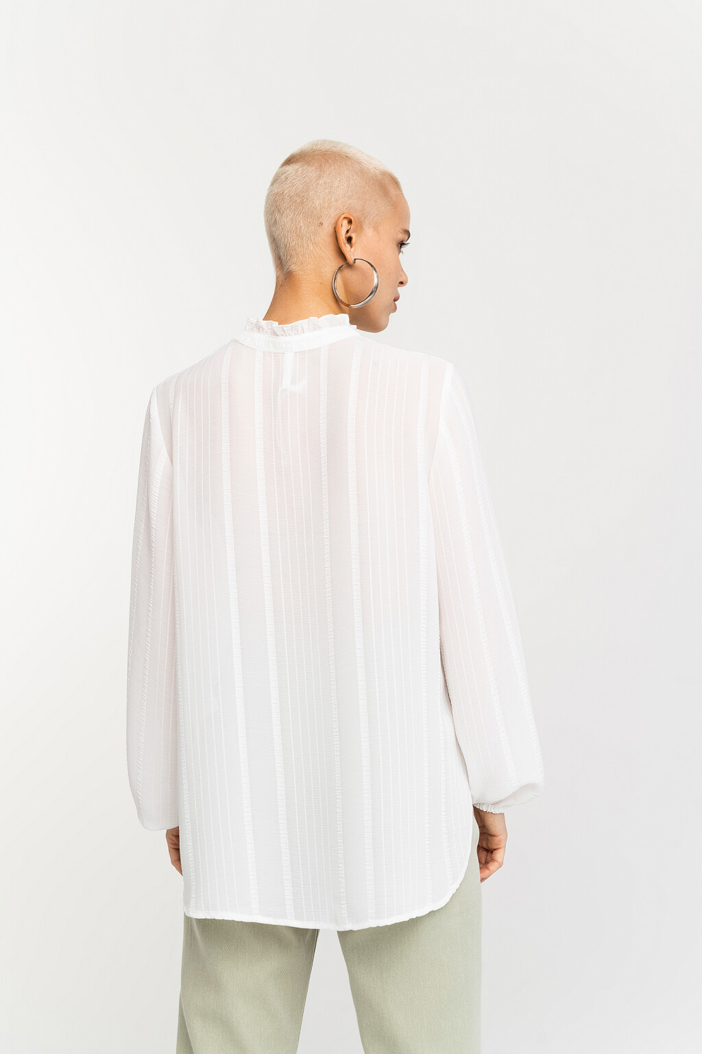 блузка шифоновая с рюшами на воротнике - цвет белый - 4