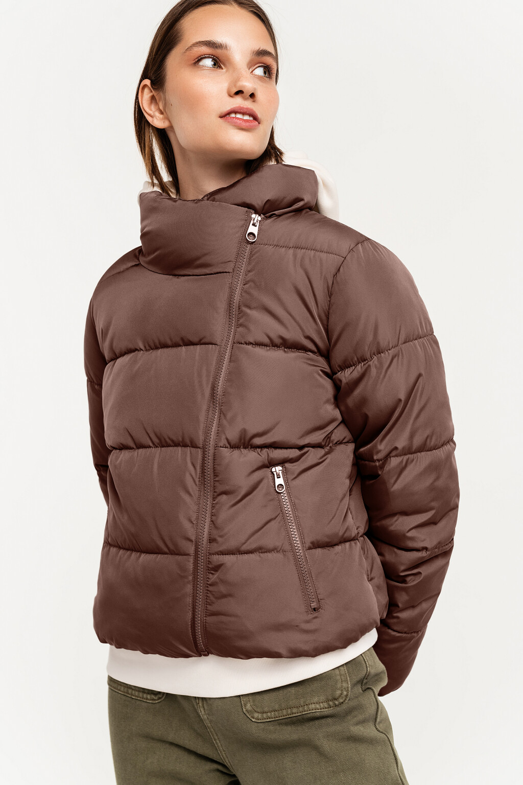 Куртка стеганая с воротником на запах и косой молнией - цвет бежевый - 2
