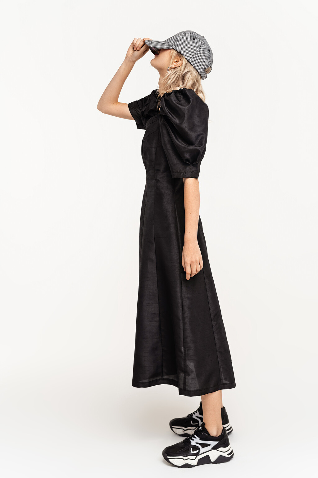 Платье а-силуэта с вырезом-сердечком и рукавами-фонариками - цвет черный - 3