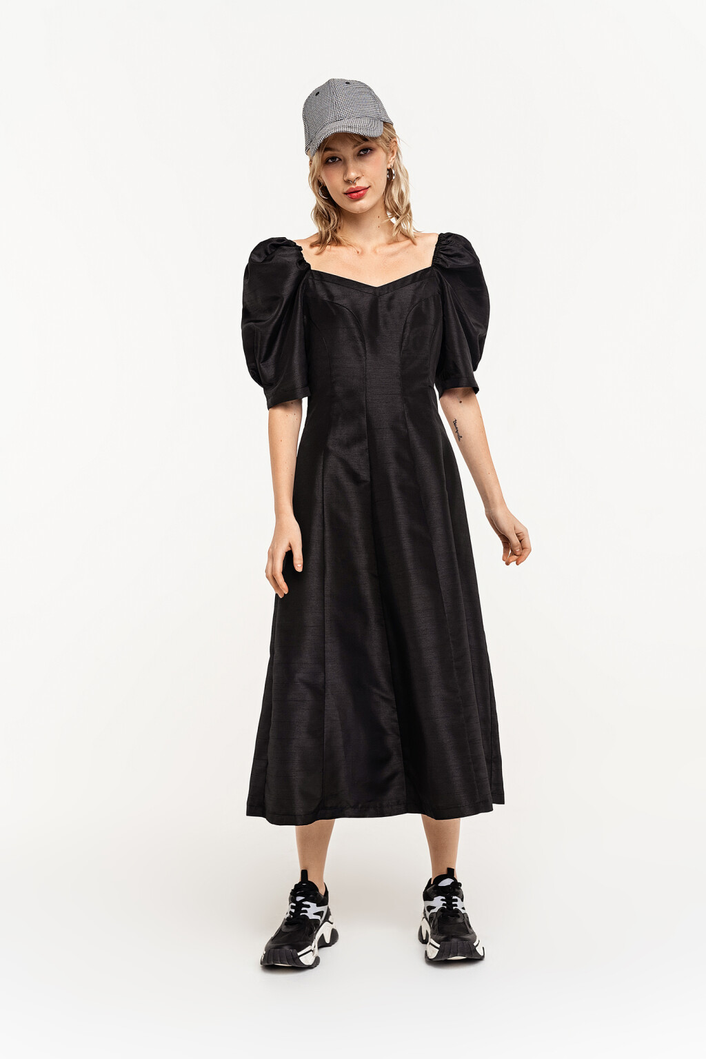 Платье а-силуэта с вырезом-сердечком и рукавами-фонариками - цвет черный - 5