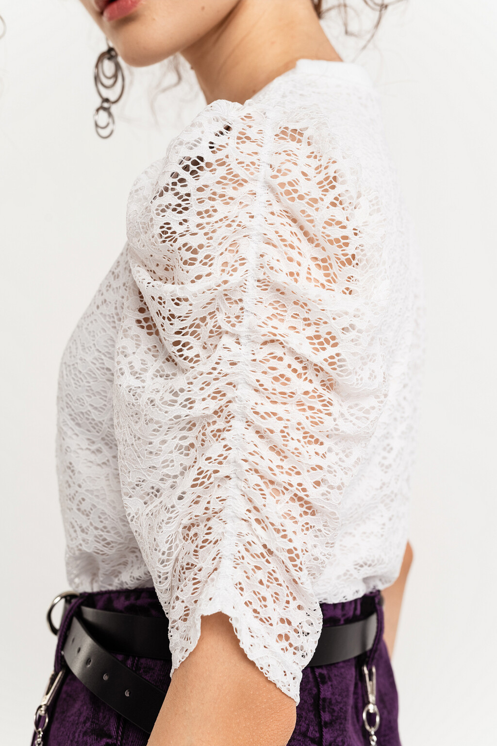 блузка кружевная укороченная с рукавами-фонариками - цвет белый - 3