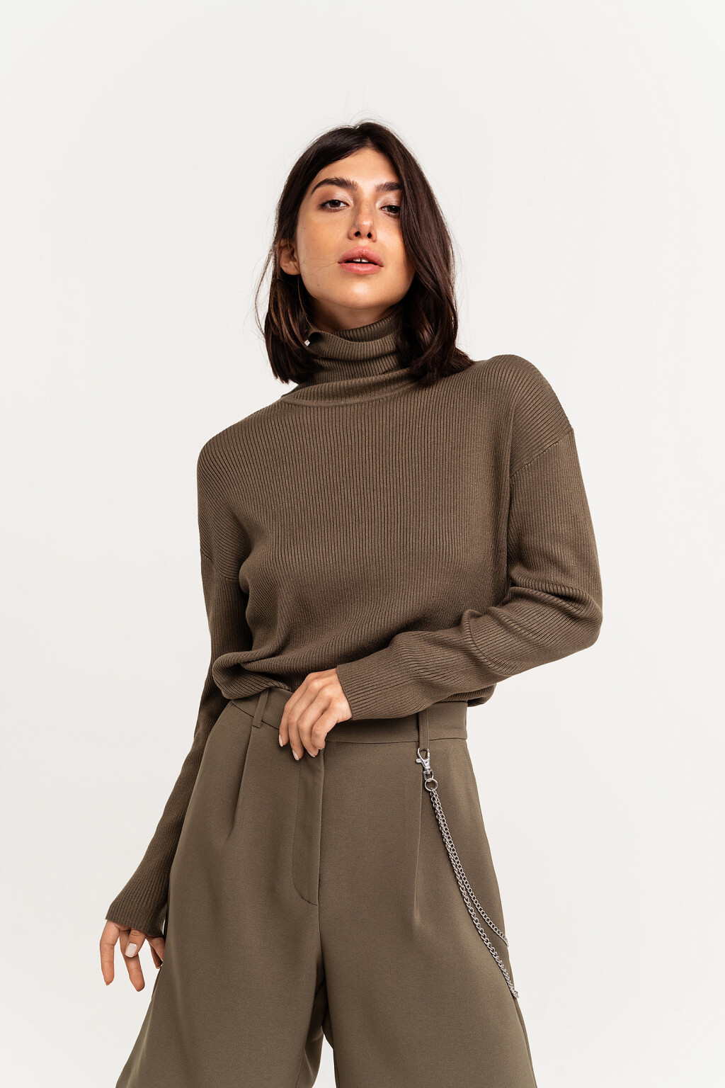 Свитер свободного кроя в рубчик с воротником-стойкой - цвет зеленый - 2