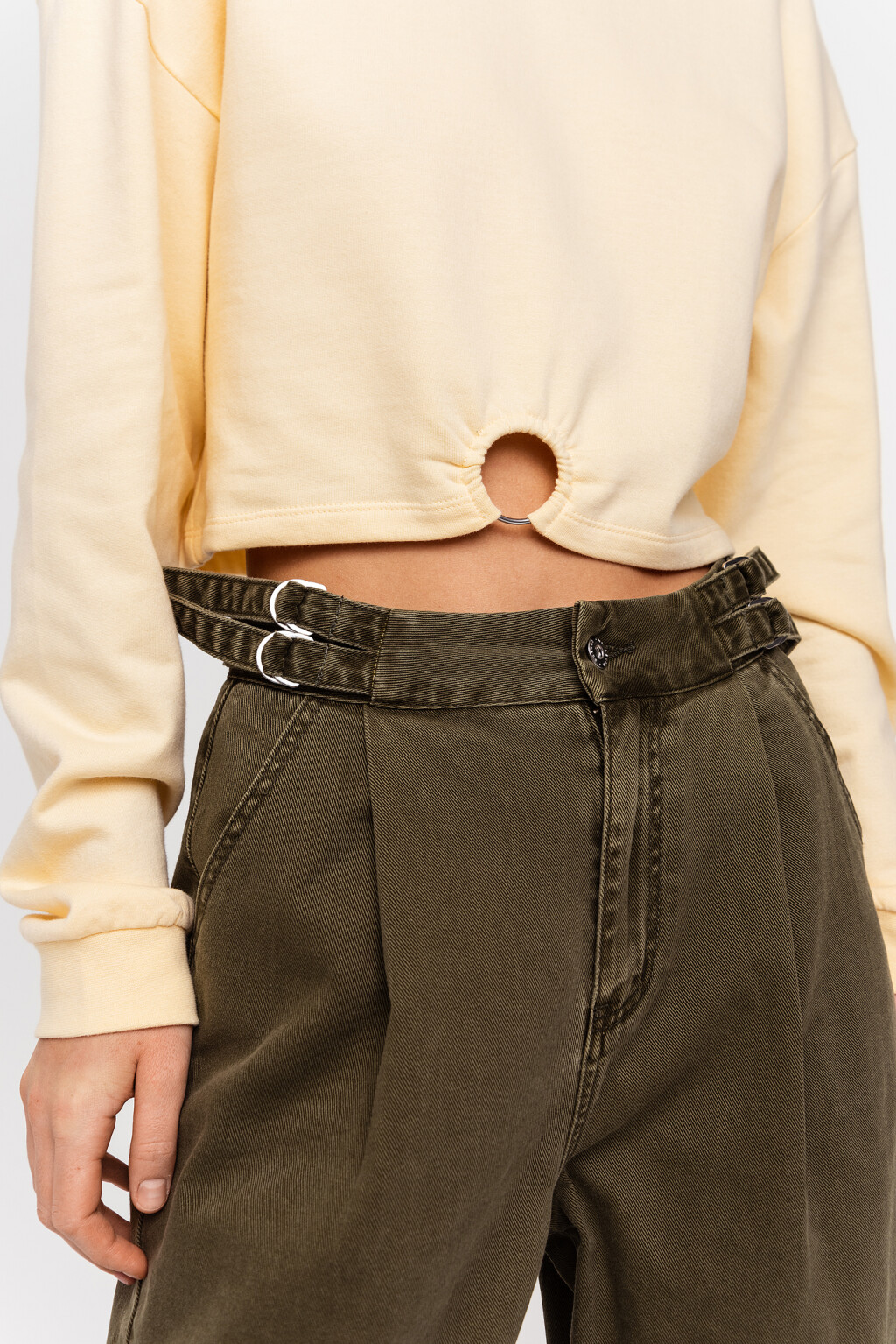 Толстовка хлопковая укороченная с декоративным кольцом - цвет желтый - 2