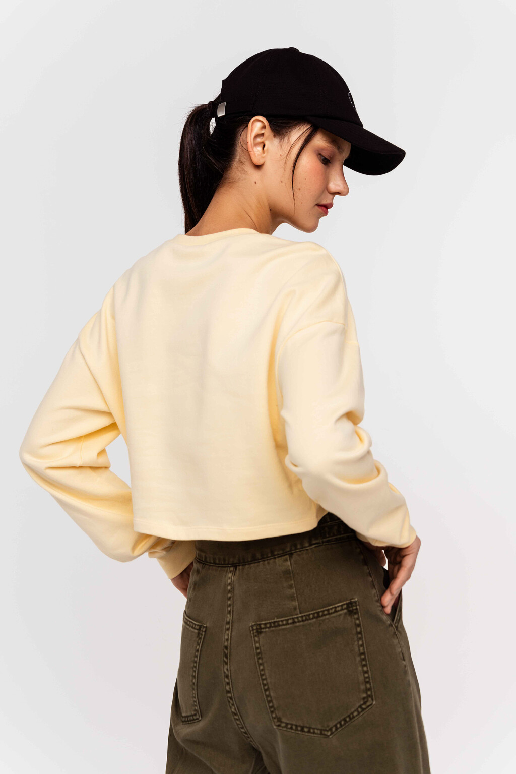 Толстовка хлопковая укороченная с декоративным кольцом - цвет желтый - 3